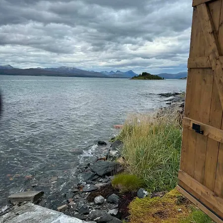 Cozy By The Waterfront - 20 Minutes From The Center *